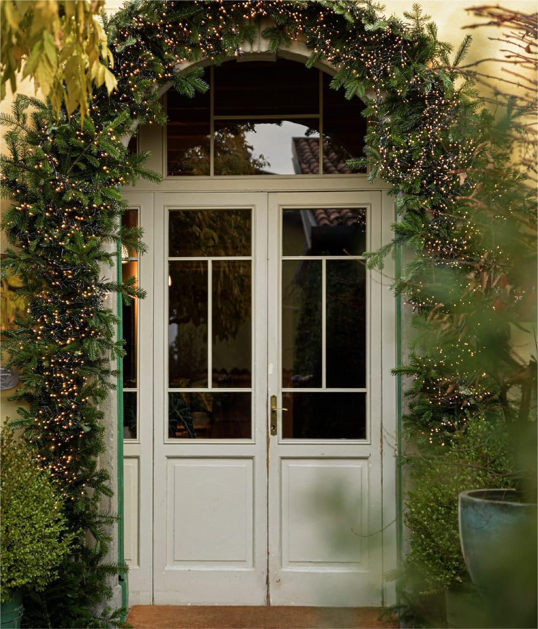 Ingresso dell’Osteria addobbato per le feste